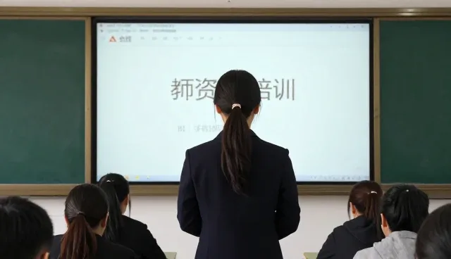 课程设计中的师资培训:多场景下的应用与实践